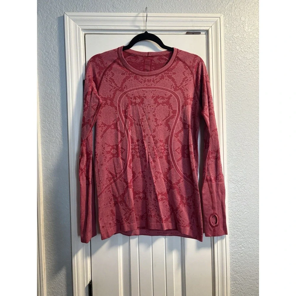 Lululemon Swiftly Tech Long Sleeve Crew Women Size 10 Berry Red Jacquard Camo